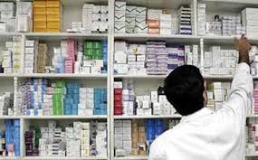 لزوم تجدید نظر فوری در لیست دارویی کشور/ لیست دارویی قدیمی عامل ارائه نسخه های متفاوت/ داروهای وارداتی قاچاق است یا خیر؟