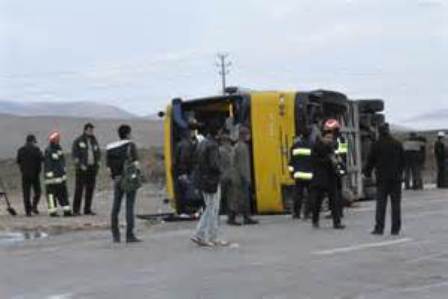 واژگونی اتوبوس در آزاد راه قزوین 18 مصدوم بر جای گذاشت