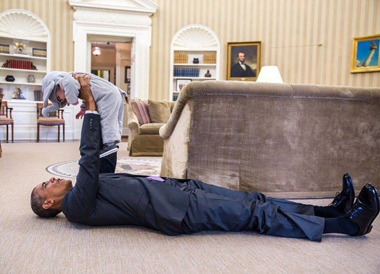 درازکش اوباما در کاخ سفید (عکس)