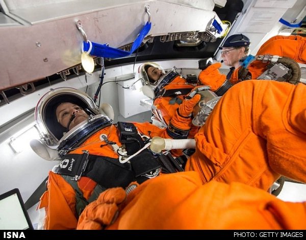 فضانوردان با معضل عطسه و سرفه چه می‌کنند؟