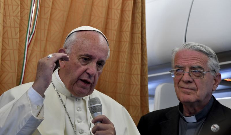 پاپ: کلیسا باید از همجنسگرایان عذرخواهی کند