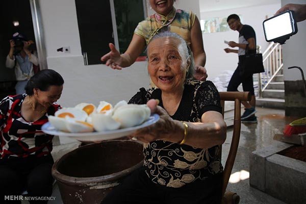 فروش آنلاین تخم اردک توسط یک پیرزن! (+عکس)