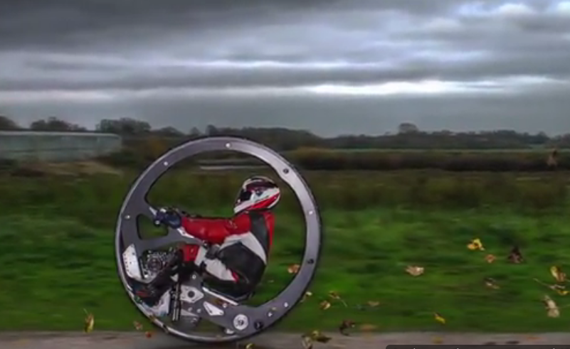 چرخ عجیبی که با 100 کیلومتر سرعت حرکت می کند (+فیلم)