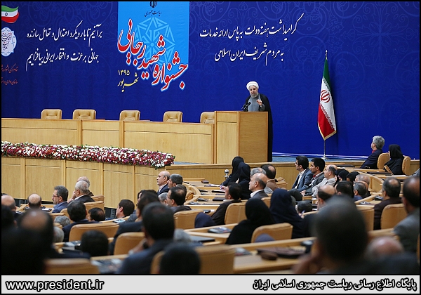 روحانی: با پول بیت‌المال امید مردم را نشانه رفته‌اند/ قبل از بگیر و ببند مبانی فساد را از بین ببرید