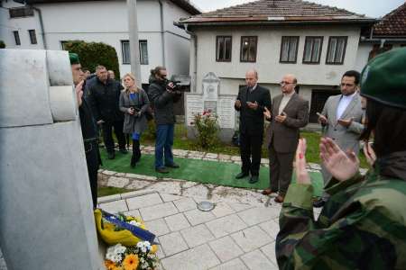 حضور سفیر ایران در مراسم یادبود رئیس جمهوری فقید بوسنی
