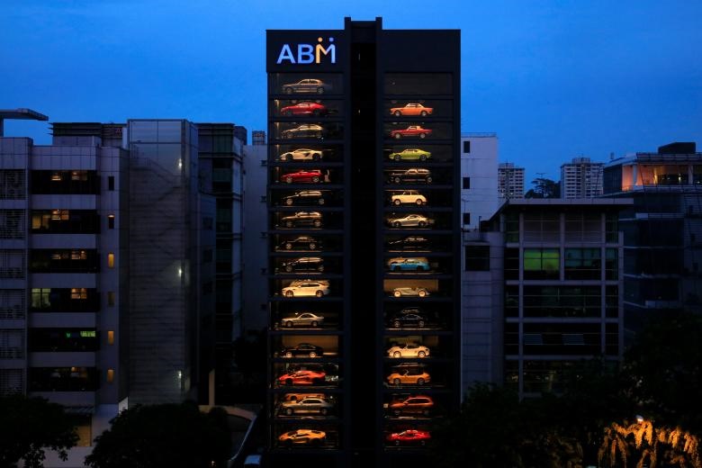برجی متفاوت برای عرضه خودروهای لوکس در سنگاپور (عکس)