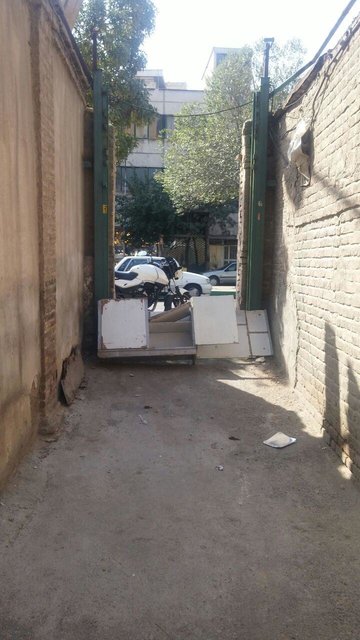 غصبِ خانه پروین اعتصامی/ کلنگ‌ها آماده‌ی تخریب (+عکس)