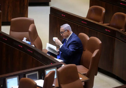 نتانیاهو اوقات بیکاری خود را در پارلمان اسرائیل چطور پر می‌کند؟