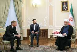 روحانی: ایران از حق خود در صادرات نفت به راحتی نمی‌گذرد/بعد از خروج آمریکا از برجام توپ در زمین اروپا است