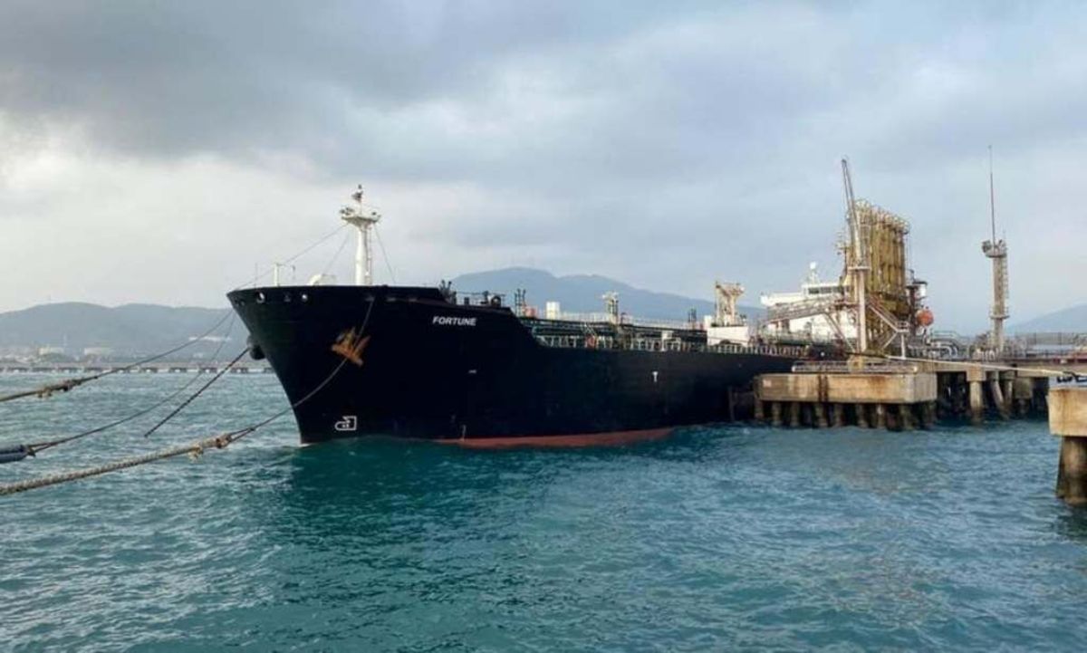 کیهان: صادرات 800 هزار بشکه نفت به چین در روز از سه ماه قبل