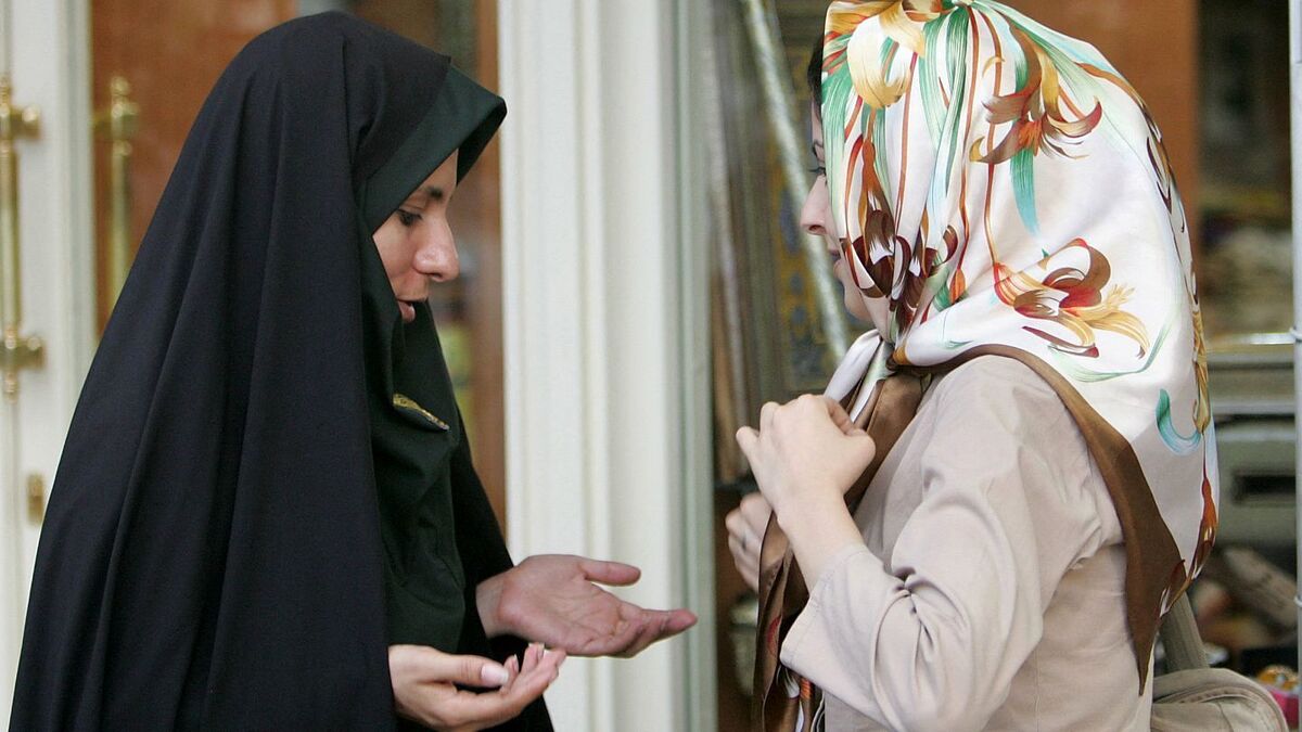 روایتی از «اجرای طرح حجاب» در یک پاساژ