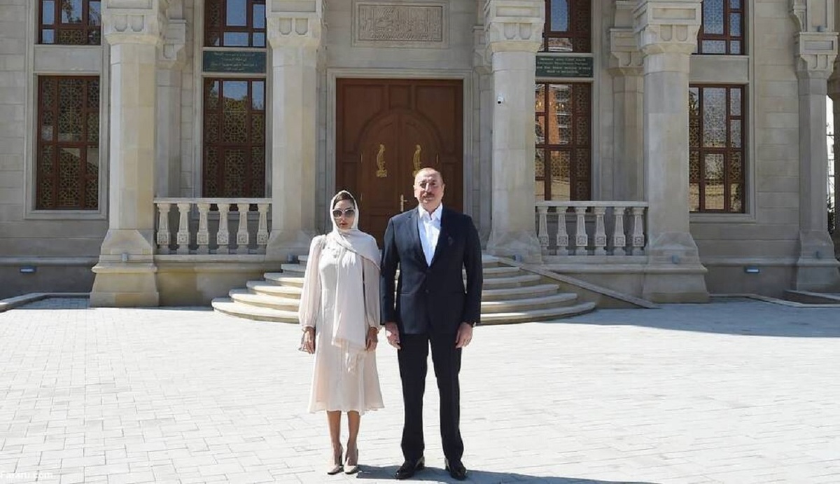 الهام علی‌اف و همسرش در مراسم افتتاح یک مسجد (+عکس)