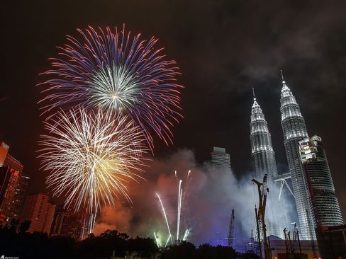 جشن آغاز سال 2015 در شهر کوالالامپور مالزی 