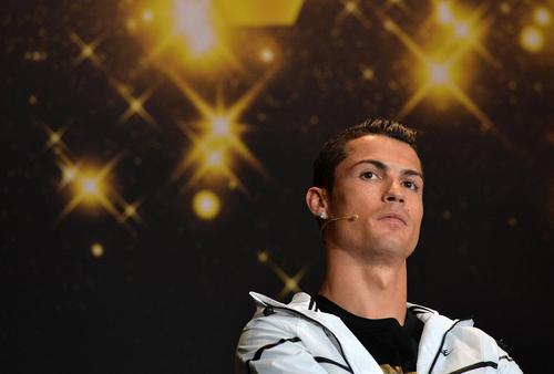 کریستیانو رونالدو بازکن تیم فوتبال رئال مادرید در مراسم توپ طلایی در زوریخ سوییس