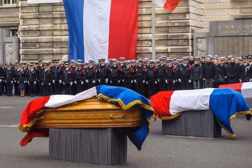 مراسم تشییع پلیس های کشته شده در حملات تروریستی هفته گذشته پاریس