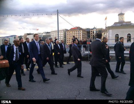پیاده‌روی جان کری و محمدجواد ظریف وزیران خارجه آمریکا و ایران در خیابان‌های ژنو