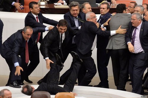  تصویری از درگیری پارلمانی هفته گذشته در ترکیه