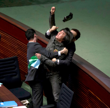 درگیری در پارلمان هنگ کنگ