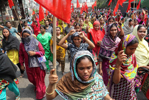 تظاهرات کارگران صنعت پوشاک در شهر داکا بنگلادش