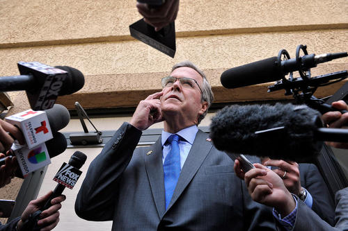 جب بوش جمهوریخواه فرماندار سابق فلوریدا و برادر کوچک رییس جمهور سابق آمریکا در نخستین سفر انتخاباتی خود به شهر لاس وگاس