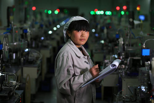 کارگر کارخانه ای در سیچوان چین