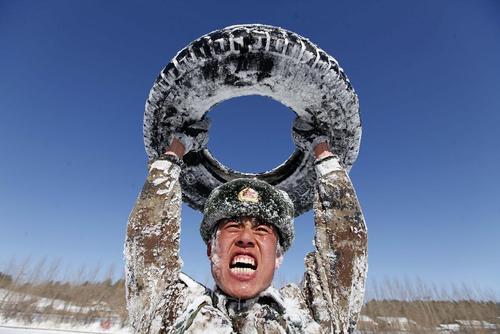 تمرینات آمادگی بدنی نیروهای یگان ویژه ارتش چین در دمای - 20 درجه