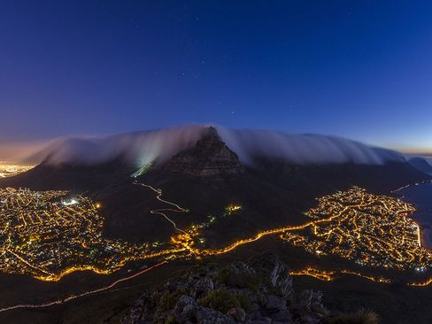 نمایی شبانه از شهر کیپ تان پایتخت آفریقای جنوبی