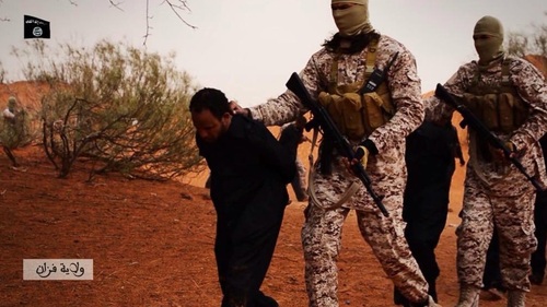 اعدام جمعی از مسیحیان کشور اتیوپی توسط شاخه داعش در صحرای مرکز لیبی