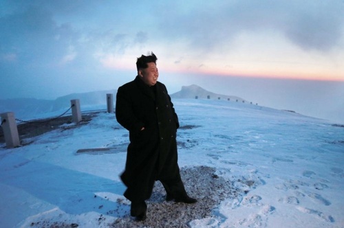  کیم جونگ اون رهبر کره شمالی در حال کوهنوردی