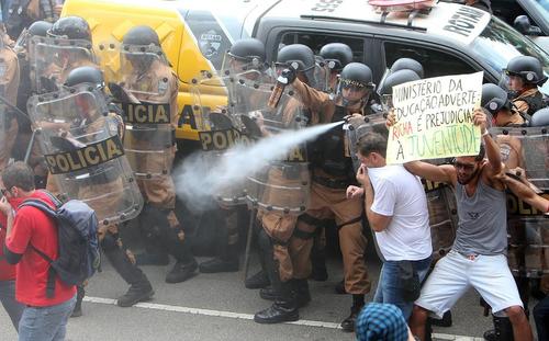اعتراضات معلمان برزیلی در شهر کوریتیبا برزیل