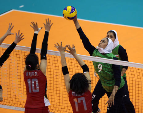 مسابقه دو تیم والیبال زنان ایران و ژاپن در چارچوب جام قهرمانی آسیا در فیلیپین