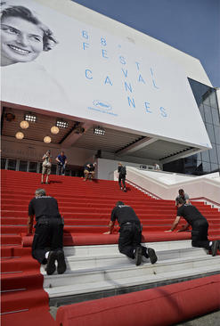 آماده سازی محل برگزاری شصت و هشتمین جشنواره سالانه سینمایی در شهر کن فرانسه