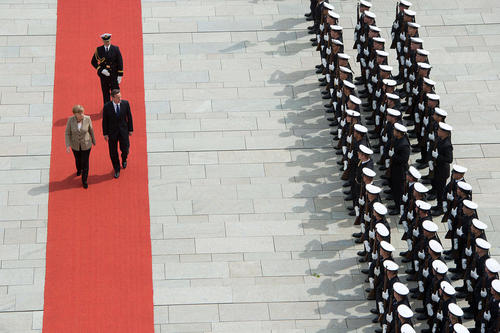 استقبال آنگلا مرکل صدر اعظم آلمان از دیوید کامرون نخست وزیر بریتانیا در برلین