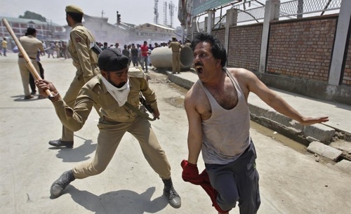 درگیری پلیس در سرینگر کشمیر با معترضان