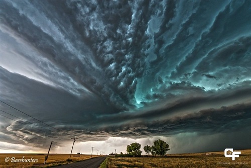 کلرادو: ترکیبی از طوفان‌ها که با هم برخورد کرده‌اند، جلوه زیبایی به ابرها داده‌اند.