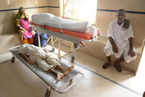 قربانیان گرمای هوا در بیمارستانی در کراچی پاکستان