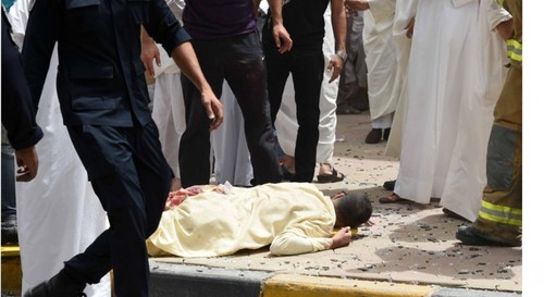 انفجار انتحاری در مسجد امام صادق شیعیان کویت منجر به 27 کشته شد. داعش مسؤولیت این حمله را برعهده گرفت.
