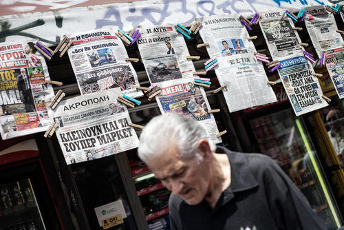یک دکه روزنامه فروشی در آتن