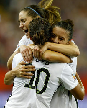 پیروزی 2 بر 0 تیم ملی فوتبال آمریکا بر آلمان در چارچوب جام جهانی فوتبال زنان در کانادا
