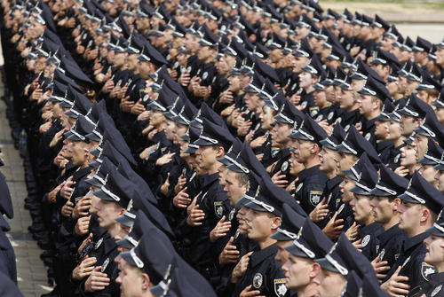 مراسم ادای سوگند نیروهای تازه پلیس اوکراین 