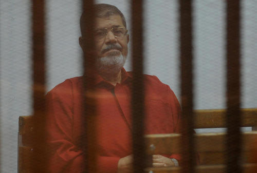 محمد مرسی رییس جمهور مخلوع مصر در جلسه دادگاه