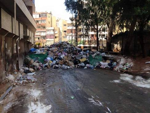باقی ماندن زباله ها در خیابان های بیروت