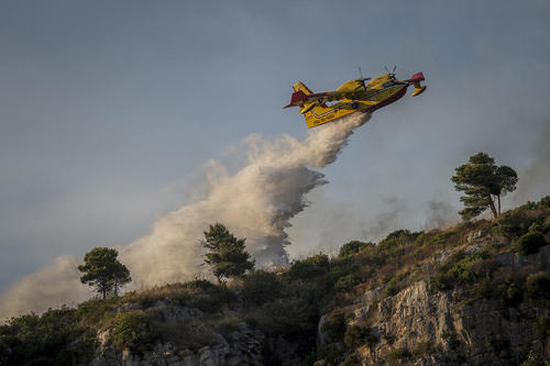 آتش سوزی جنگل ها در ایتالیا و ایالت کالیفرنیا آمریکا