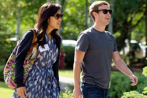 مارک زاکربرگ و پرسیلا چان:

بناینگذار سایت «فیس بوک» مارک زاکربرگ که 31 سال سن دارد و همسرش پرسیلا چان 30 ساله، جوان ترین زوج های ثروتمند جهان هستند که با ثروتی بالغ بر 38.5 میلیارد دلار، در رتبه نهم فهرست قرار دارند.