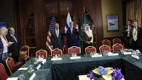 عکس یادگاری نشست مشترک عادل الجبیر، جان کری و سرگی لاوروف وزیران خارجه عربستان سعودی، آمریکا و روسیه