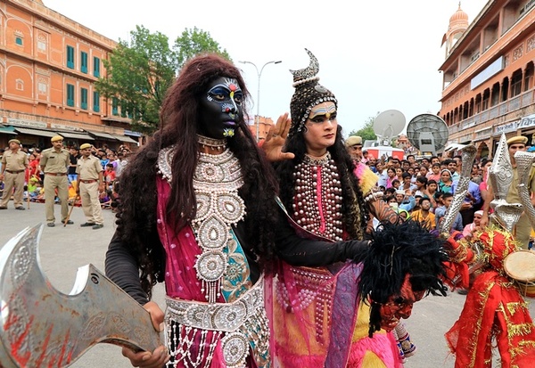 جشنواره آیینی هندوها در شهر جیپور در استان راجستان هند