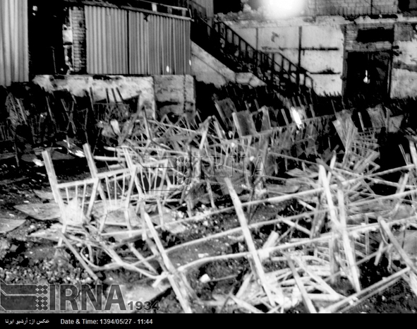  سینما رکس آبادان، هنگام نمایش فیلم ، دچار آتش سوزی عمدی شد و 377 نفر از تماشاچیان آن پشت درهای بسته، زنده در آتش سوختند.