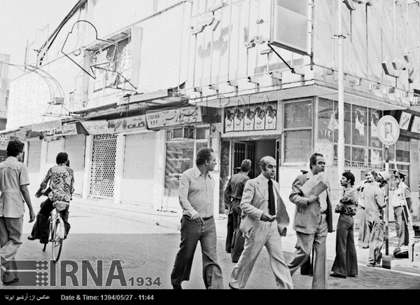  سینما رکس آبادان، هنگام نمایش فیلم ، دچار آتش سوزی عمدی شد و 377 نفر از تماشاچیان آن پشت درهای بسته، زنده در آتش سوختند.