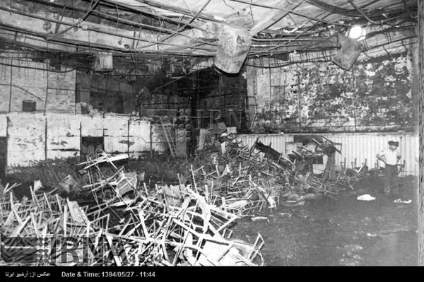  سینما رکس آبادان، هنگام نمایش فیلم ، دچار آتش سوزی عمدی شد و 377 نفر از تماشاچیان آن پشت درهای بسته، زنده در آتش سوختند.