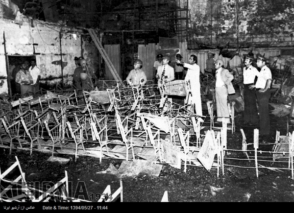سینما رکس آبادان، هنگام نمایش فیلم ، دچار آتش سوزی عمدی شد و 377 نفر از تماشاچیان آن پشت درهای بسته، زنده در آتش سوختند.